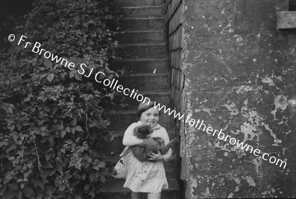 DR.ROBERT(ROBBIE) O'MEARA & FAMILY AT 81 PEMBROKE ROAD INCL MRS MCDONNELL (MARY O'M)